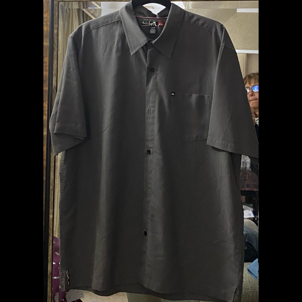 Quicksilver 😎 Vintage Camp Shirt Excellent Condition Great for any occasion